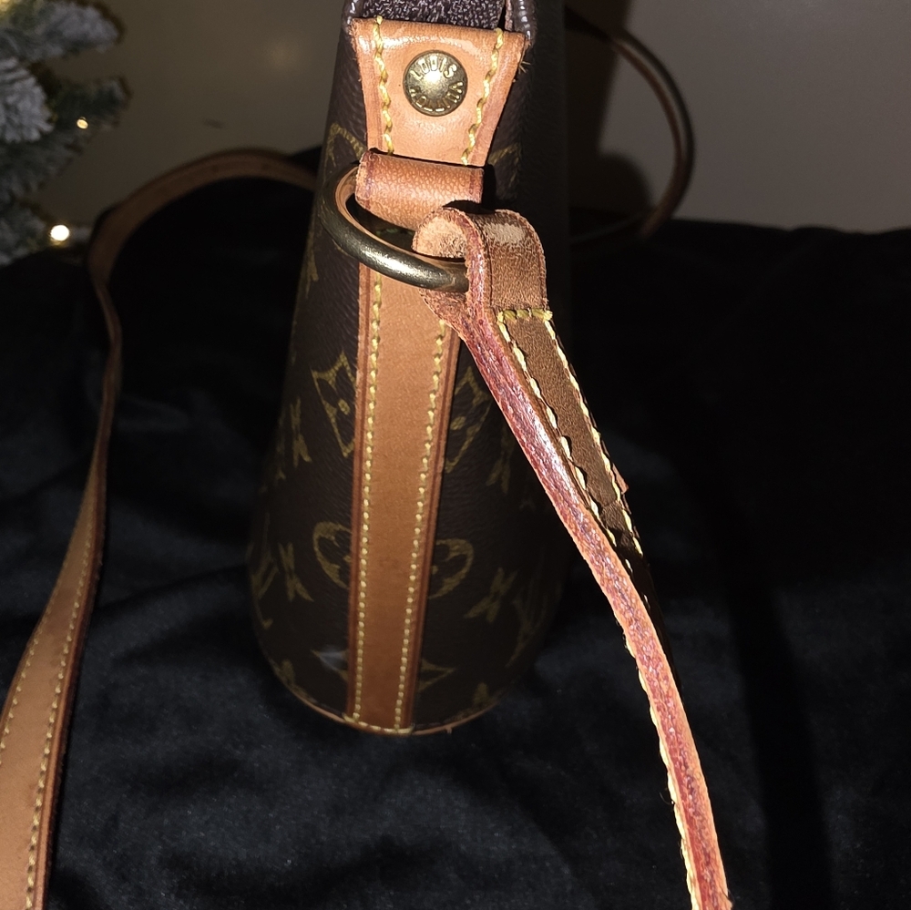Vintage Pre-loved Louis Vuitton Drouot Monogram Crossbody/Shoulder Bag - Picture 15 of 15